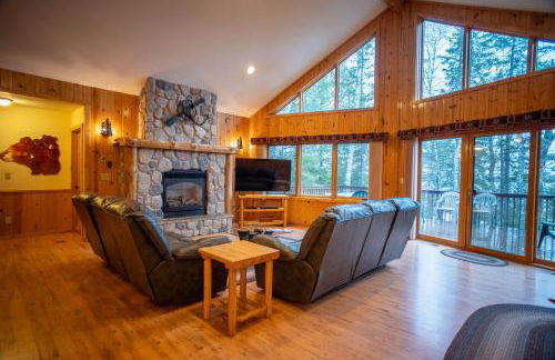 Spacious 6Bedroom Cabin Style Home - Sleeps 18 - Near Birch Lake - Timber Bay - Parking - CB13 - Foto 9