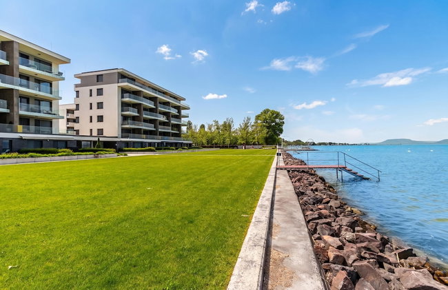 Lake Side Luxury – Steps to the Lake Lela - Foto 35