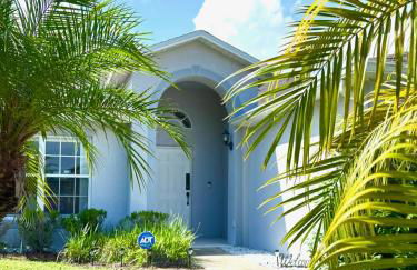 Family Home, Near Disney-Private pool, Spacious 3BR Retreat - Photo 24