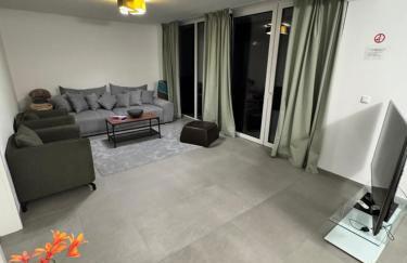 UZ Villa 11 - Laatzen 10 Minutes to Hannover Messe 140qm Modern Living Self-Check-In Wifi Parking - Foto 4