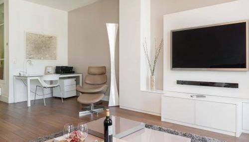 Two Bedroom Luxury Apartment - Balcony with View of Notre Dame - Foto 4