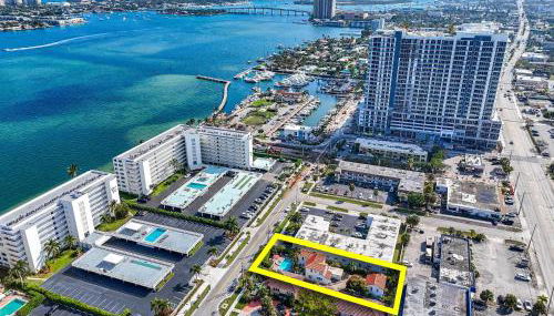 1926 Mediterranean Home with Heated Pool Sleeps 12 - Foto 4