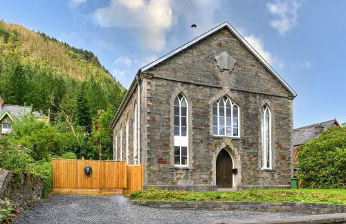 Finest Retreats - Luxury Converted Chapel with Hot Tub & Games Room - Photo 1