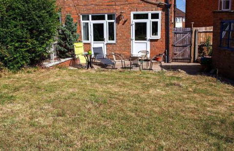 NEC, BHX Cosy 3 Bedroom House with Parking - Foto 25