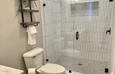 New 2023 Waterfront Home near Acadia with Hot Tub - Foto 16