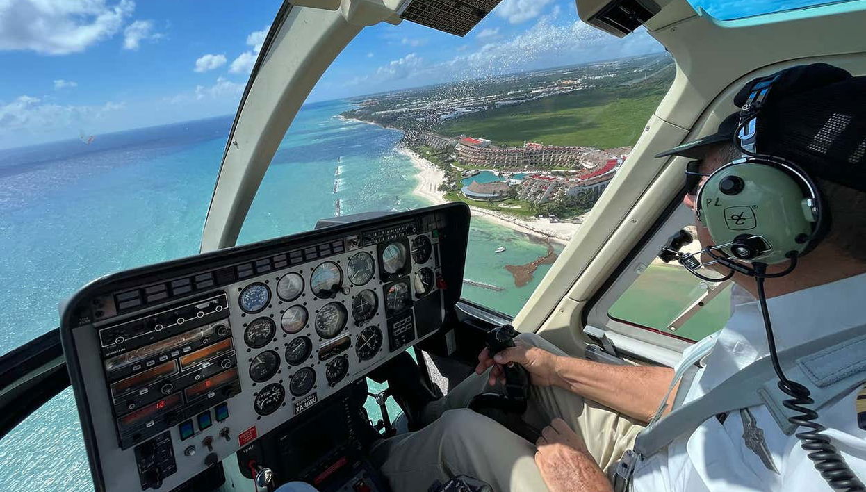 Survolez les plages de Cancún en hélicoptère