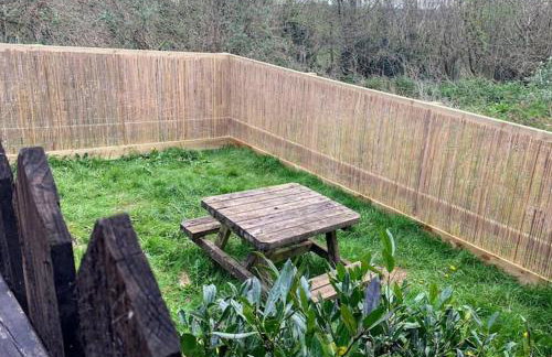 Robin Nest - Cosy Shepherd's Hut Hideaway - Photo 12