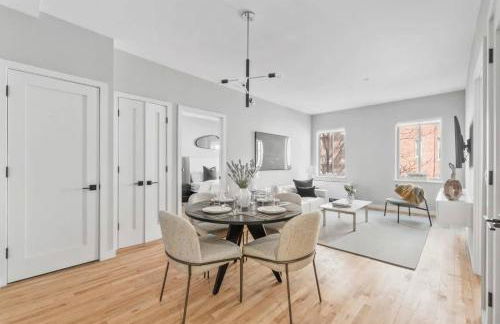 Top Notch 2BR & 2BA Suite Minutes to Central Park - Photo 14