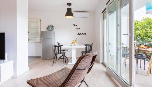 Apartment Black & White ST - Comfort Two Bedroom Apartment with Balcony - Photo 5