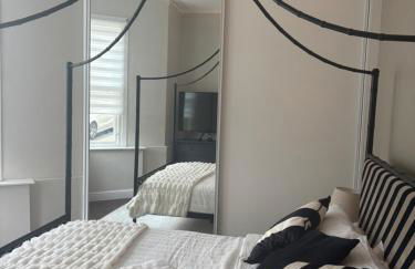 Grosvenor 126 Trendy Jesmond Whole Apartment - Photo 40