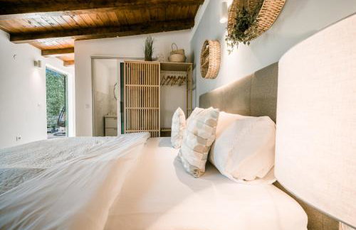 Mila and Jurija Formenti 2 apartments in heart of nautic marina, with heated swimming pool May till October, bikes, Sup, kajak, free parking in our garden - Photo 43