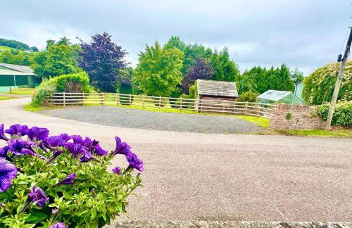 16th Century Farm House,6 Beds,5 BATHROOMS,SLEEPS 15,BBQ,HOT TUB,CINEMA ROOM WITH SURROUND SOUND,With Cymru Holidays - Foto 71