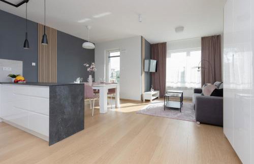 Metro Kondratowicza Warsaw Apartment with Parking by Noclegi Renters - Foto 11