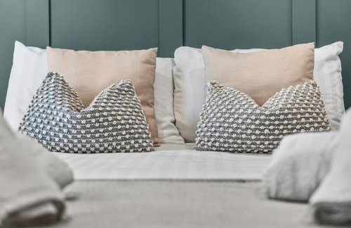 3-BR Luxe Cowes Cottage Harbour Views, Sleeps 6, with Private Garden - LONG TERM STAY WINTER SPECIAL OFFER AVAILABLE! - by Blue Puffin Stays - Foto 29