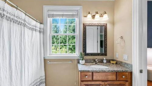 Lush Palace Has Power and Water, MTR Options - Foto 4