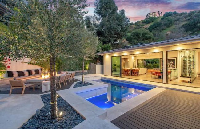 Willow Glen - Hollywood Hills Multi-level Villa With Theater & Pool - Photo 40