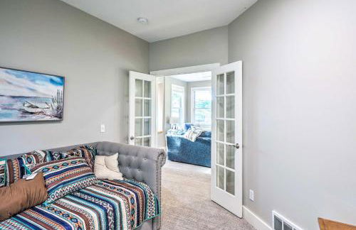 Waterfront Mound Retreat with Dock and Lake Access! - Foto 24