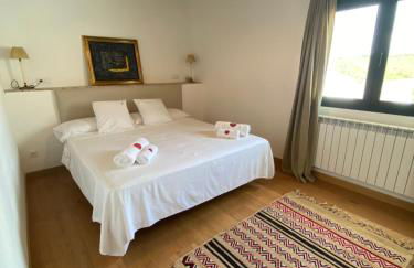 Masia La Morera autenticidad renovada 100 porcien a 10 minutos de Sitges en coche 12 huespedes Piscina Aire Aconc 6 Suites Apertura 15 Julio 2025 - Foto 43