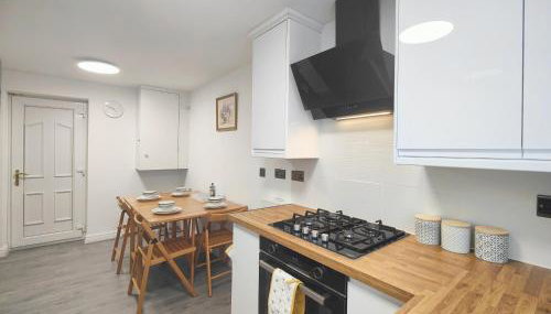 Regent House - Holiday Home With Free Parking - 5 Minutes Drive to Coop Live Arena, Etihad Stadium & Manchester City Centre - Foto 5, stove, pet friendly