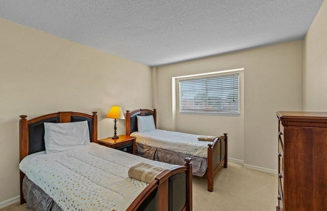 Family Ready In Gated Community Near Attractions 5 Bedroom Villa by RedAwning - Foto 2