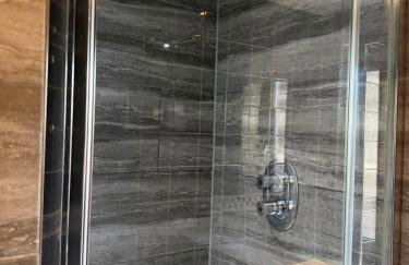 Entire 2 Bed House in London Area - Parking - Sleeps 5 - Foto 9