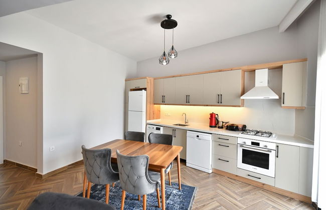 Red Moon Suites - Photo 25