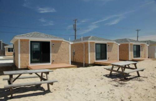 Cozy Beach Bungalow - Photo 5