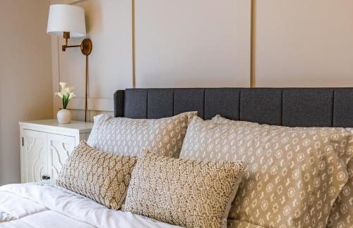 Windy City Getaway - 3BR 2BA Chicago Townhouse home - Photo 38