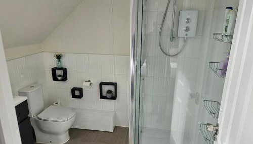 Cozy Home in Aylesbury Buckinghamshire - Foto 3, towels, Shower