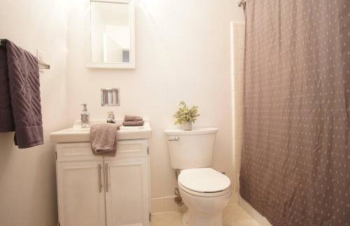 Spacious family friendly home with game room by UNC Charlotte - Foto 9