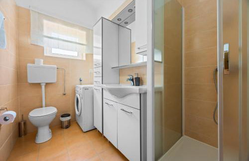 Villa Andrea for 17 people with private 40 m2 pool & pet friendly near Poreč - Photo 53