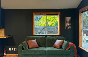 Cozy Covelo Tiny Home - Hot Tub & Oaks - Foto 7