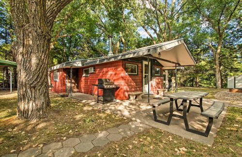 Plum Creek Retreat with Beach near Johnson Lake - Foto 2