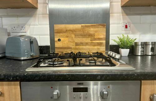 Eskdale Townhouse- Spacious 4BR ,Crawley, Free Wifi, Parking, fully equipped, contractor friendly, temporary relocations welcome, near Gatwick Airport - Foto 38