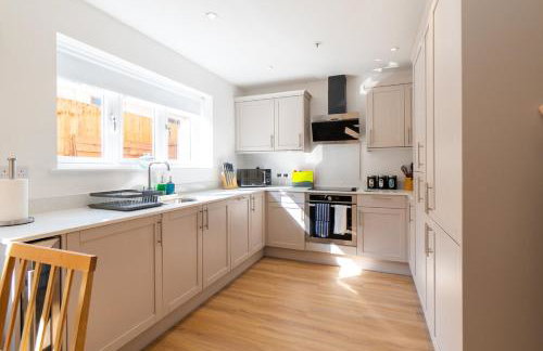 Stylish 2-Bedroom Stay with All Comforts of Home # 2 - Foto 7