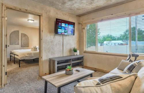 2BR Cottage with outdoor seating near Hiking & DT - Foto 9