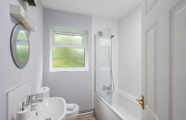 Modern 1-bedroom in Crawley With Free Parking - Foto 9