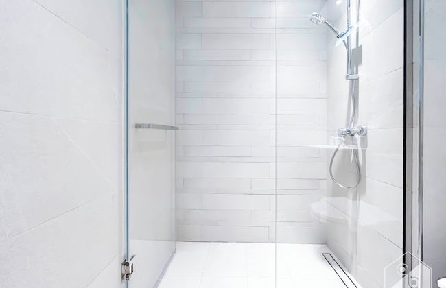 Cozy 1BR With Balcony & Views in Azizi Fawad - Photo 18