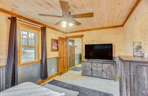 Peaceful Hikers Hideaway with Deck on 1 Acre! - Foto 11
