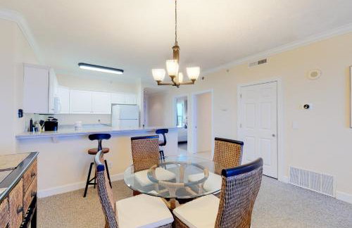 14th-floor oceanfront condo with ocean view pool & hot tub access WiFi & W&D - Foto 8