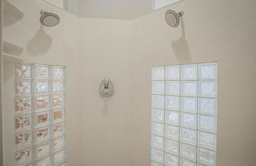 Amazing Vacation Home on the 56 MM, Dock, Water Toys, Fire Pit, 5 bedrooms/5 baths - Foto 33