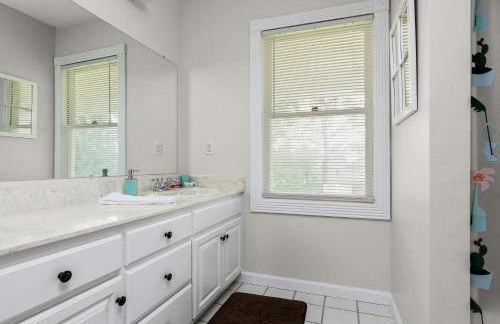 Colonial Manor - Photo 38