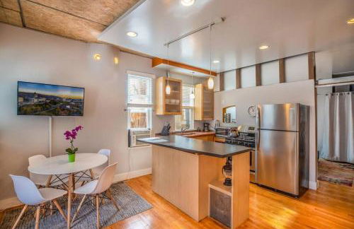 New Distinctive Historical Unit from 5 Star Host - Foto 32