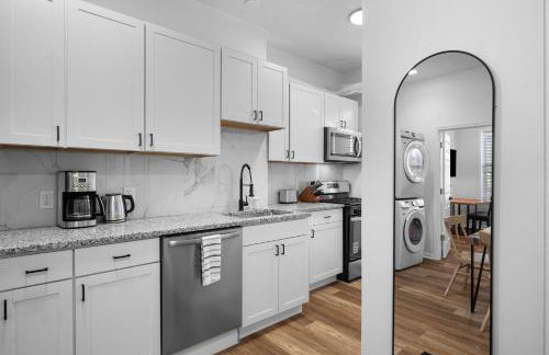 Central Lawrenceville 3 Spacious and Modern Two Bedroom Apartment with Free Street Parking - Foto 13