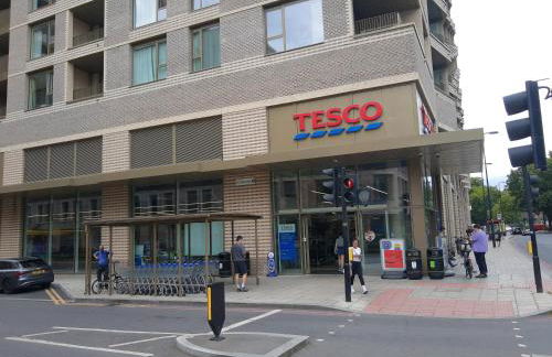 Vauxhall Central - Spacious 3-Bed Serviced Apartment- Balcony-Free Parking - Lift - Sleeps 7 - Foto 24