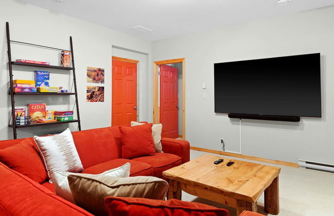 MODERN 4,500 sqft Ski Chalet: 5 Br + 6 Ba | Pool Table | Pool + PRIVATE Hot Tub - Photo 42