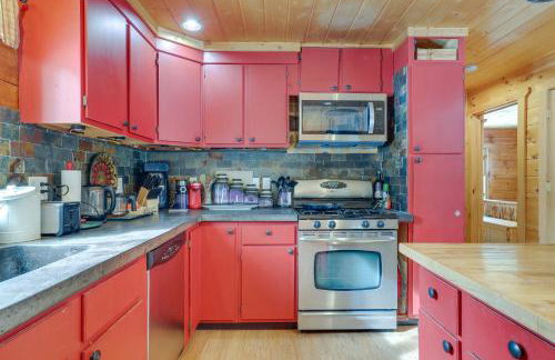 2 Mi to Skiing Casper Cabin with Mtn Views! - Foto 10