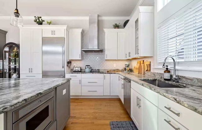 Golf-front Personal Arcade Hot tub Outdoor Kitchen - Photo 14