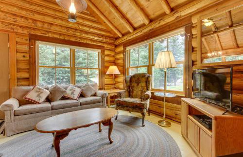 Creekside Silver Gate Getaway with Fireplace! - Foto 3