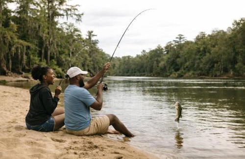Tiny Home Hot Tub Privacy Fence Fire Pit Peaceful Neighborhood near Bogue Chitto State Park - Foto 16